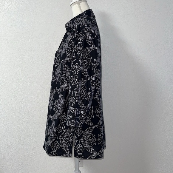 WRINKLE FREE Elegant Black and White Women's Top - Picture 2 of 7